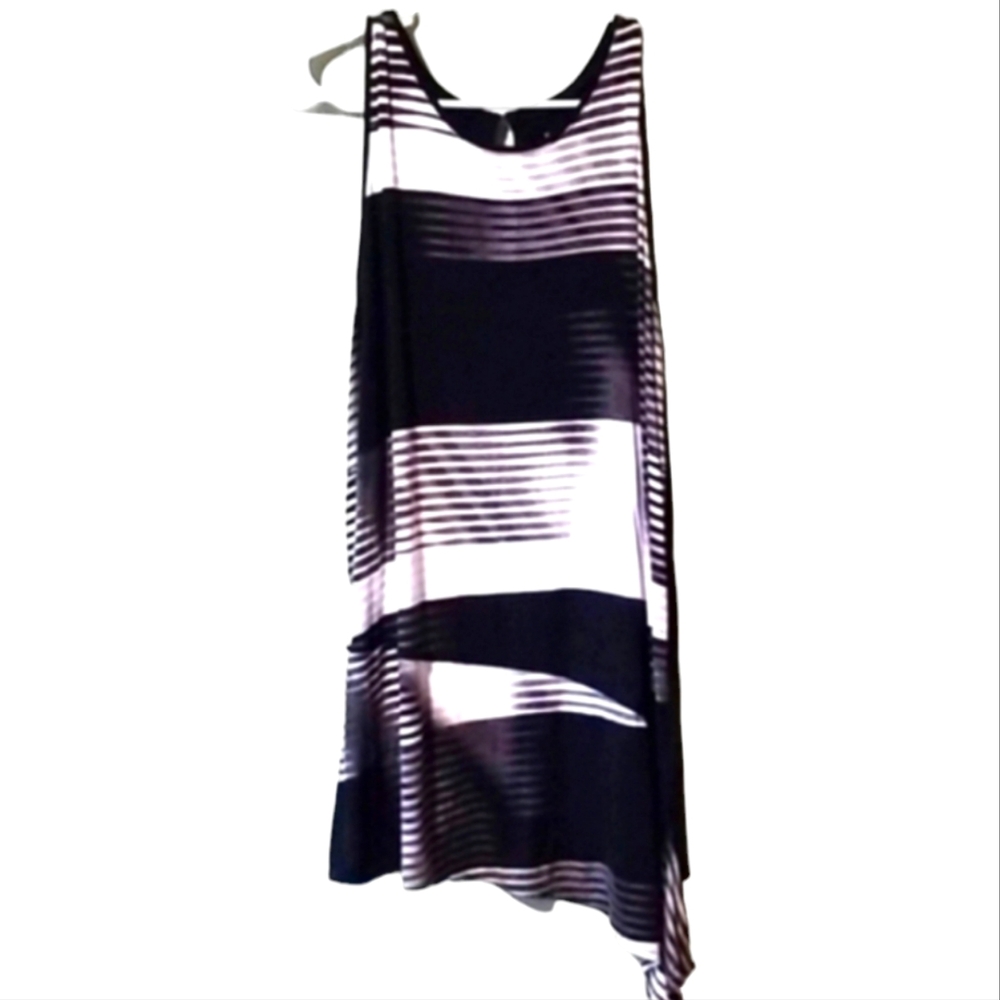 Worthington |  Tunic tank top B&W abstract print Asymmetrical front large